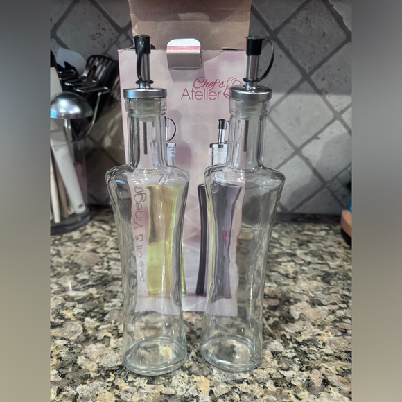 2 piece oil and vinegar set - Picture 2 of 3